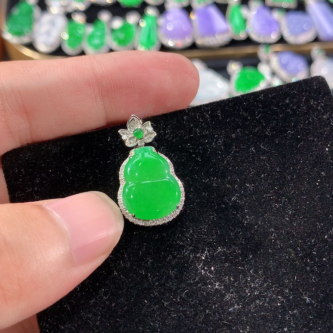 翡翠18K金镶嵌颈饰