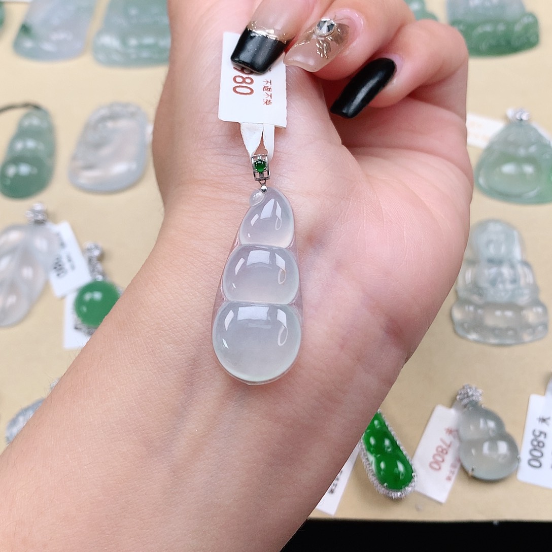 翡翠颈饰18K金镶嵌豆子