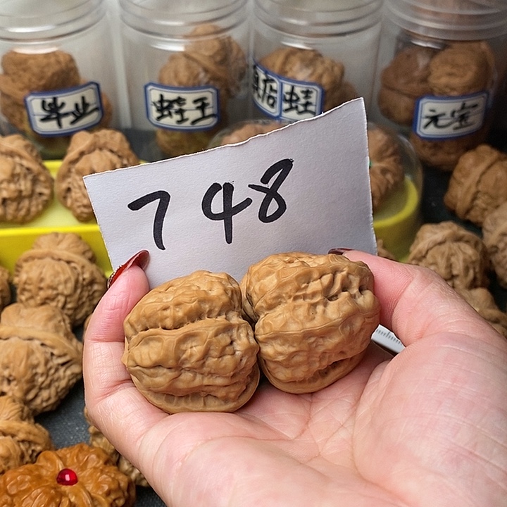 封***艺核桃蛤蟆的眼睛也太漂亮
