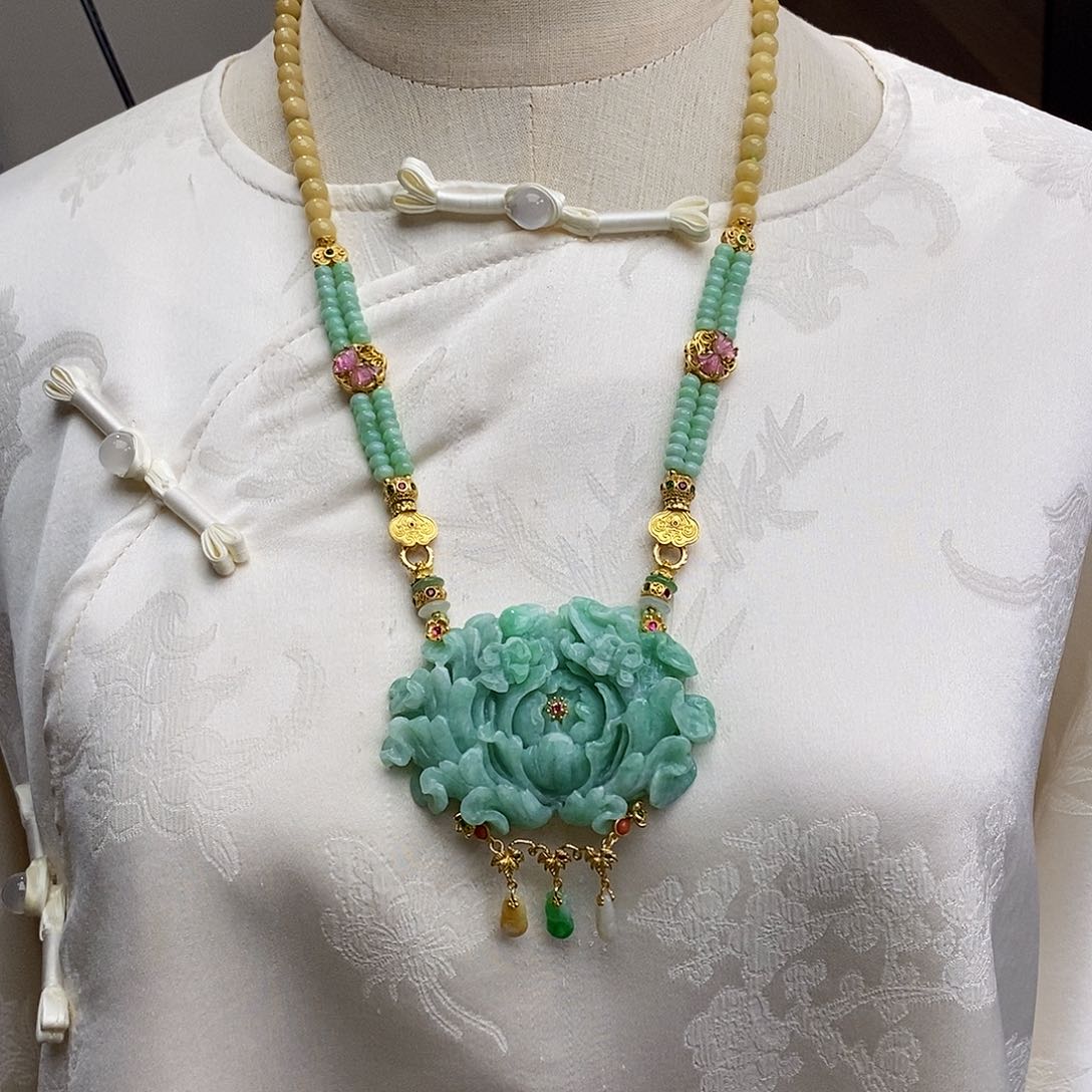 翡翠颈饰未镶嵌天然