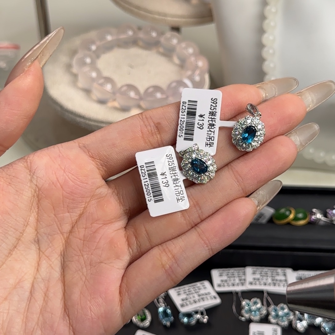 颈饰银S925镶嵌托帕石戴妃多样发一