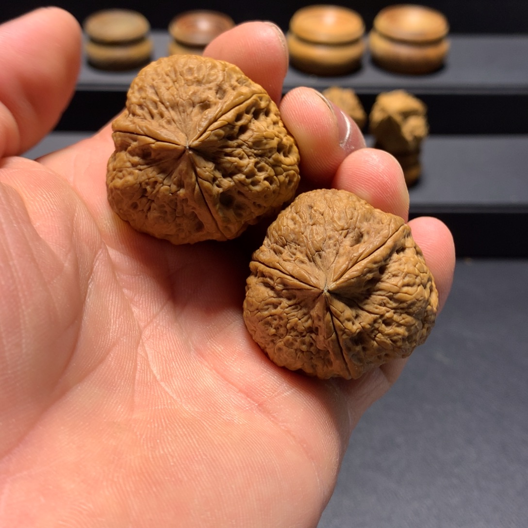 把件文玩核桃B密纹三棱37mm