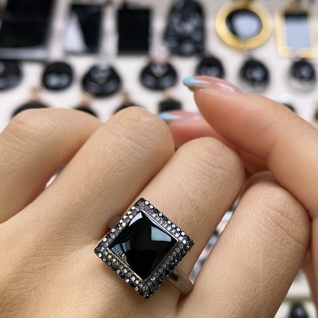 翡翠18K金镶嵌戒指