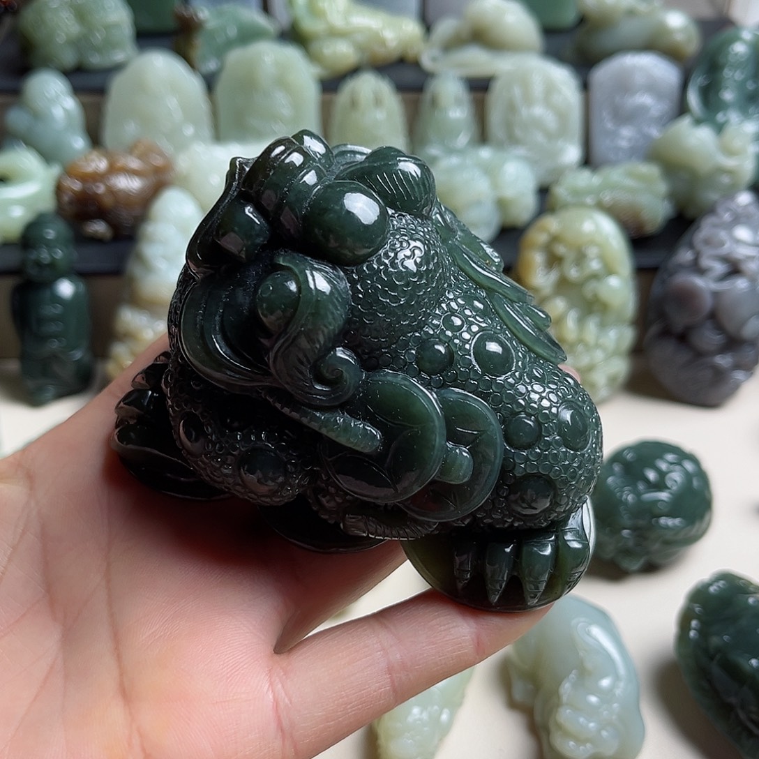 未镶嵌和田玉摆件