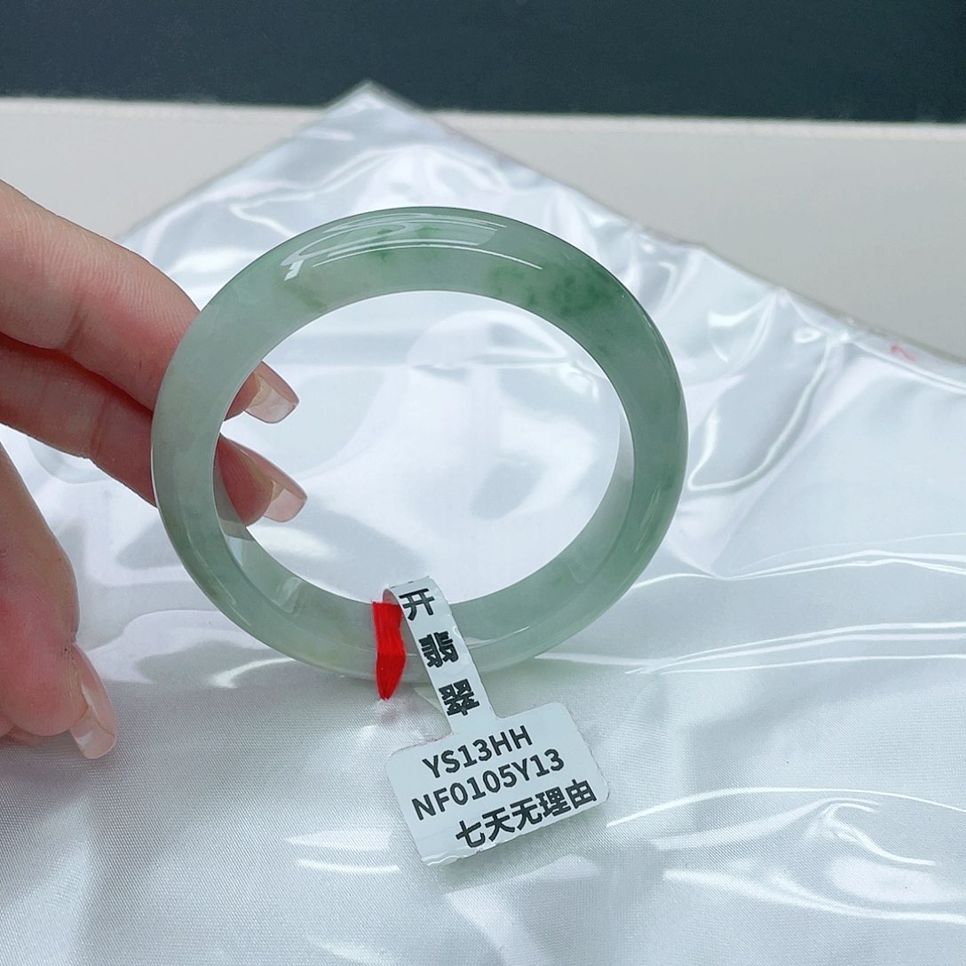 翡翠手镯未镶嵌正51.2