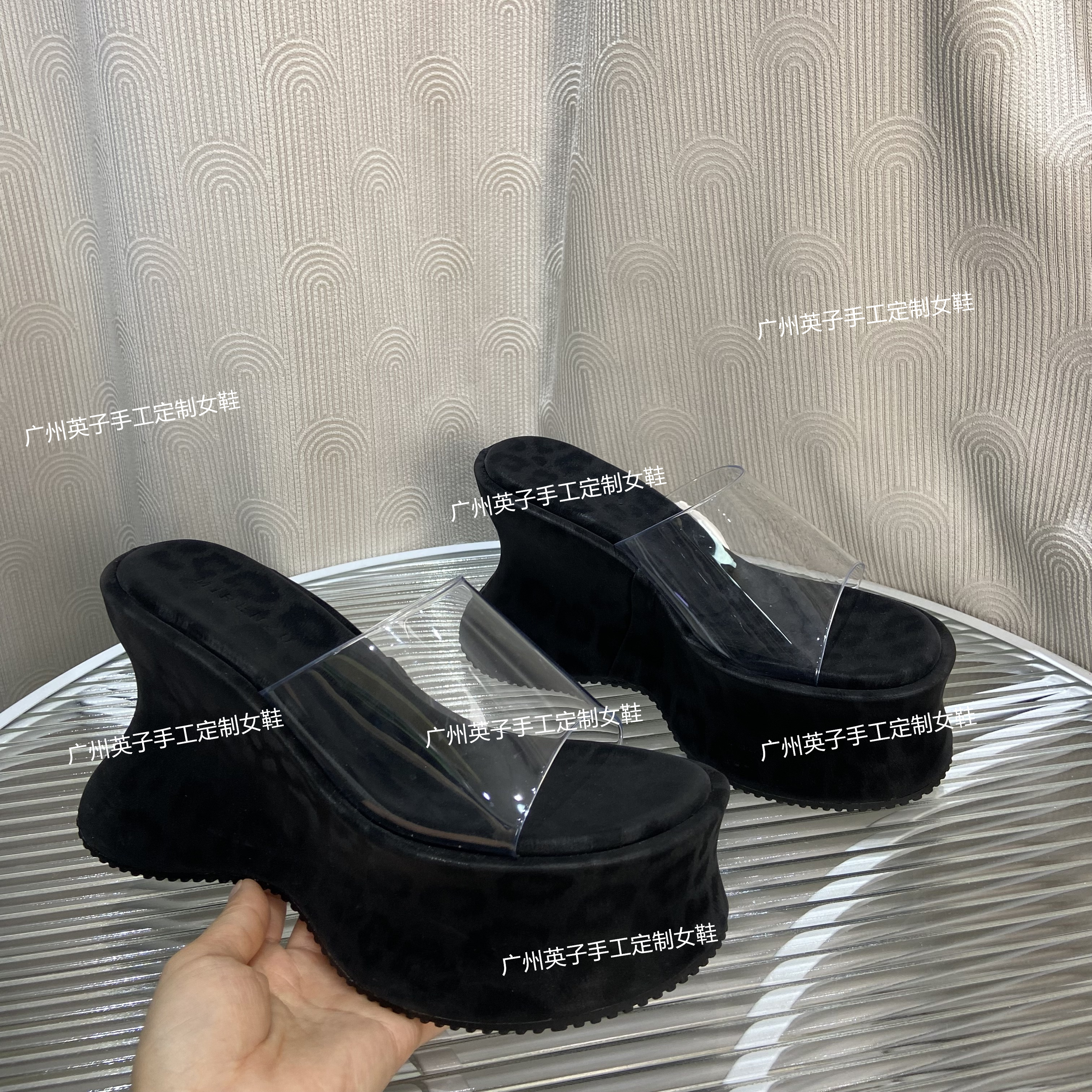 【英子推荐】断码清~夏季新款透明一字带坡跟时尚拖鞋