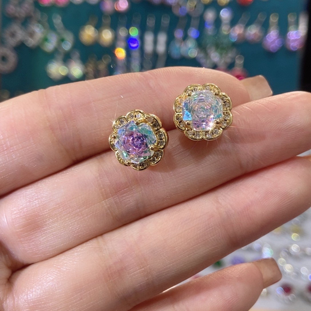 66锆石（处理）耳钉