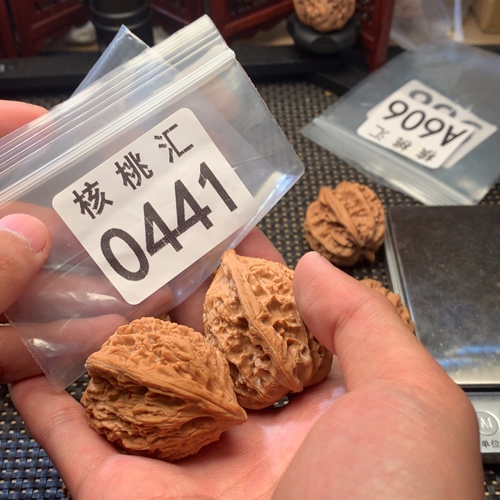 行***止文玩核桃吊坠鸭蛋鸡心