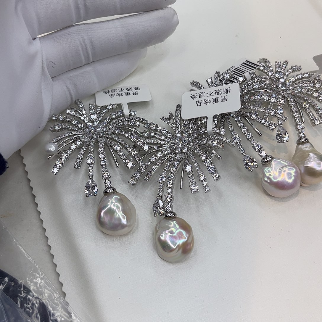 淡水珍珠合金耳饰