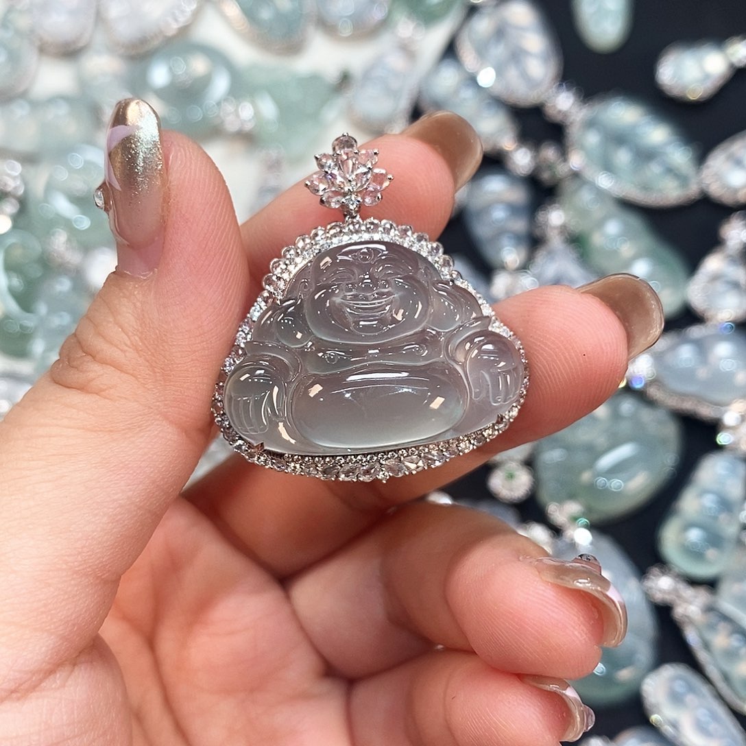 翡翠18K金镶嵌颈饰