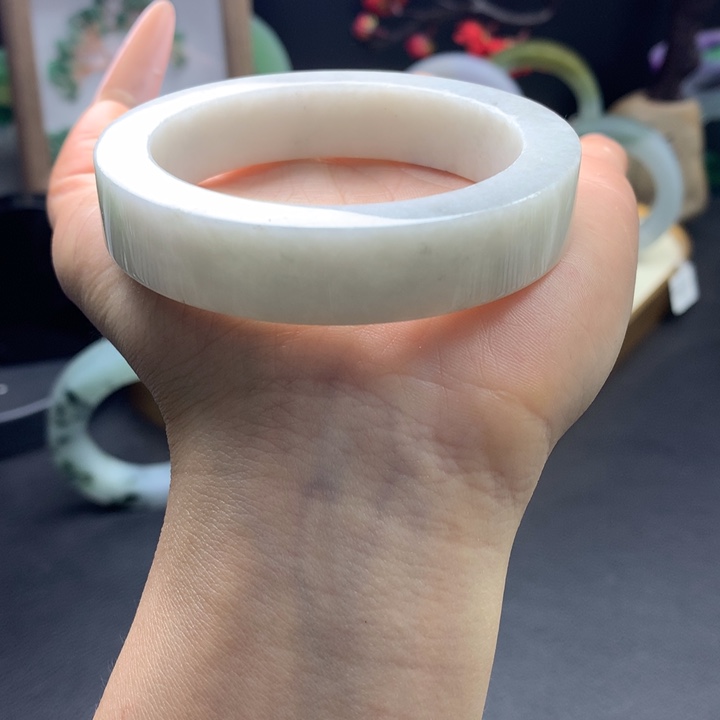 定制翡翠未镶嵌翡翠手镯