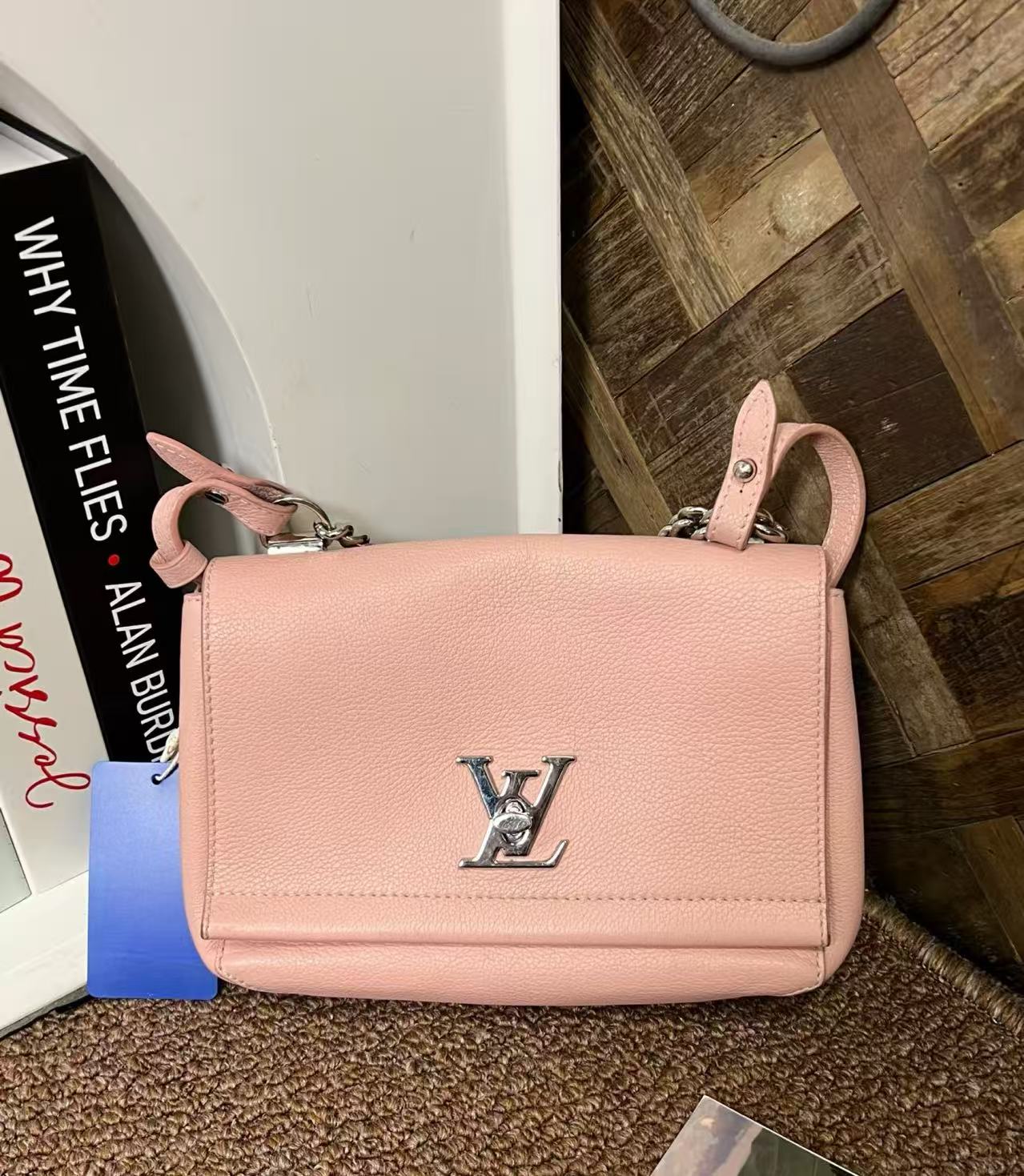 95新 LouisVuitton/路易威登 GGS路易威登lockme邮差包粉74034257