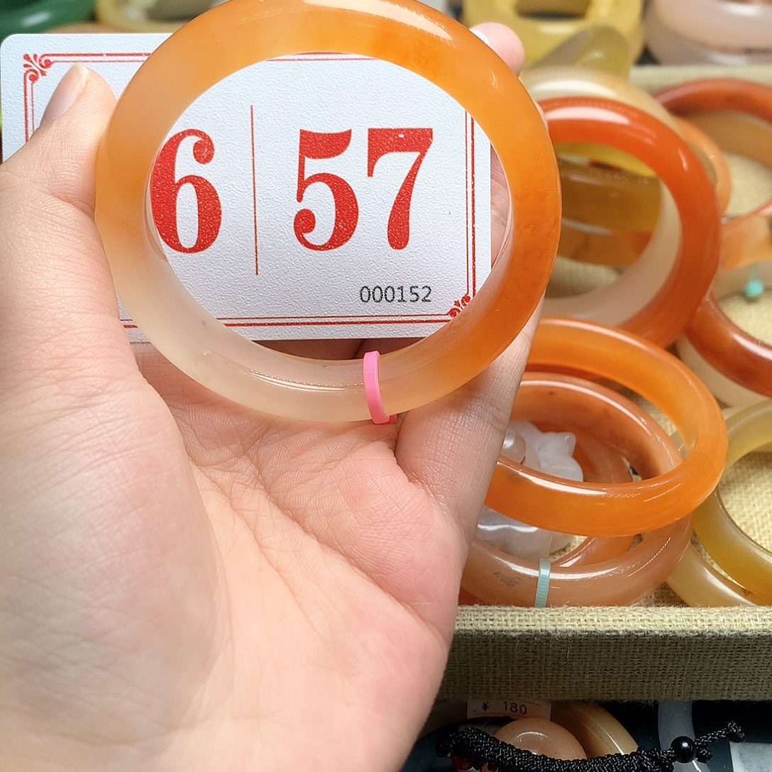 未镶嵌石英质玉（黄龙玉）手镯