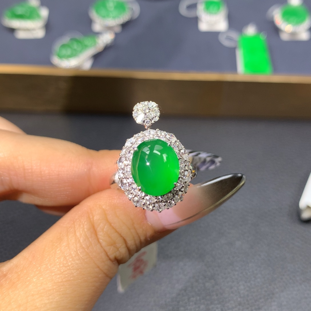 翡翠戒指18K金镶嵌翡翠