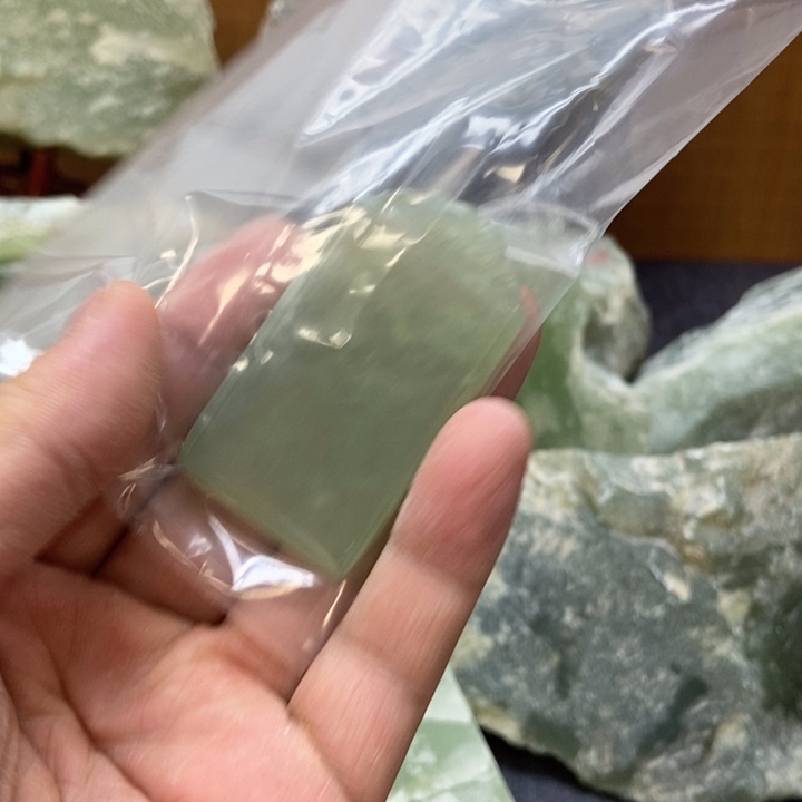 孤***人蛇纹石玉未镶嵌岫玉精品高端原料