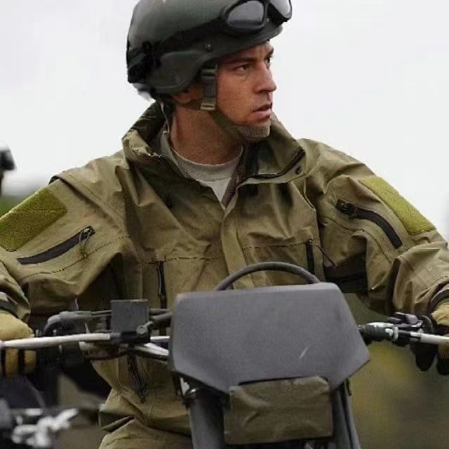 战术军迷防风防水透气户外硬壳冲锋衣适合登山等活动