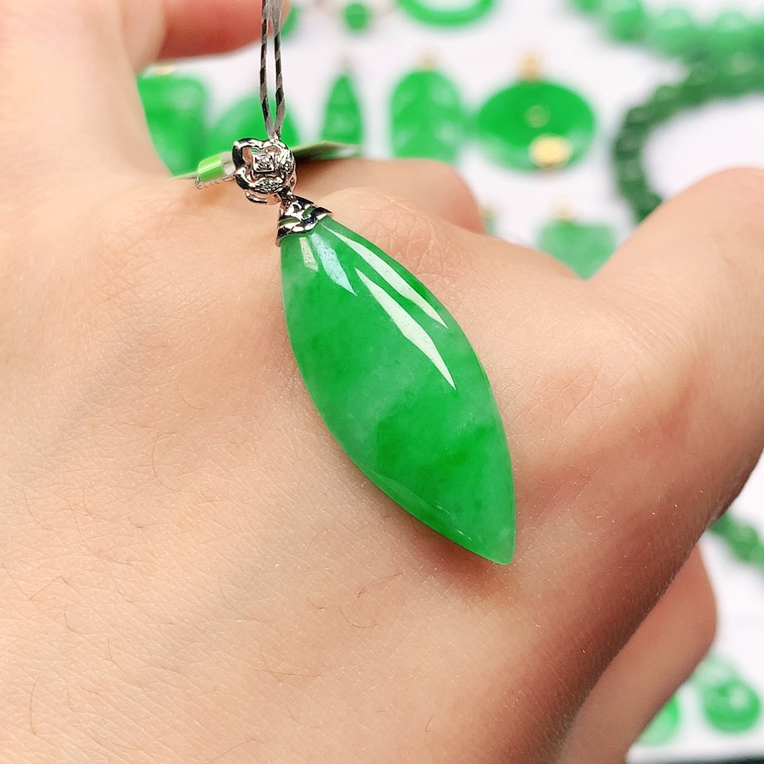 吊坠(不含链)18K金镶嵌翡翠