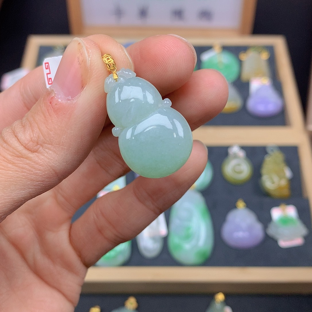 翡翠颈饰18K金镶嵌翡翠