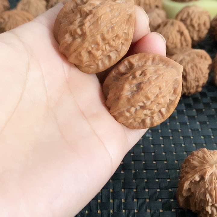 文玩核桃吊坠身**镜文玩核桃大红袍狮子