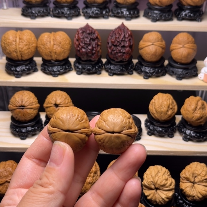 文玩核桃吊坠11w皮皮蛋