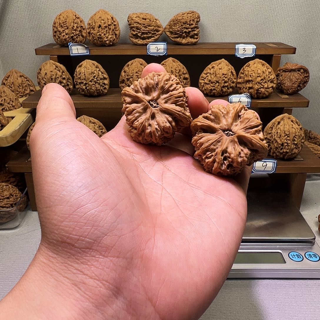 大***哥文玩核桃吊坠新宇南将石40精品