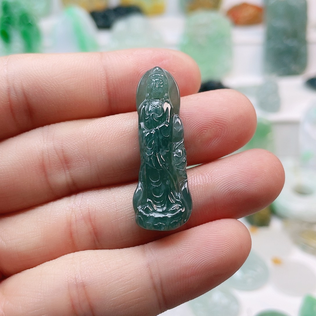 翡翠颈饰未镶嵌观音