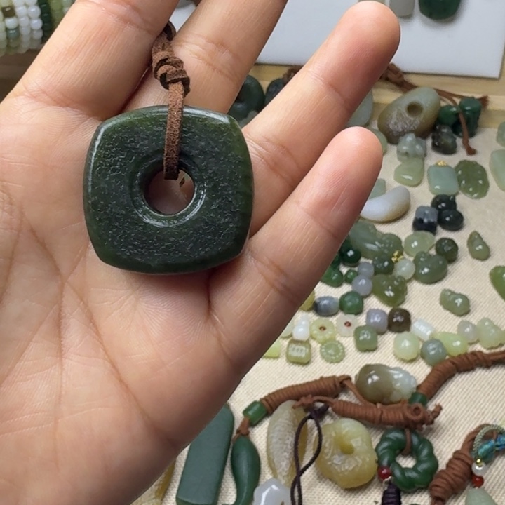 和田玉未镶嵌挂件