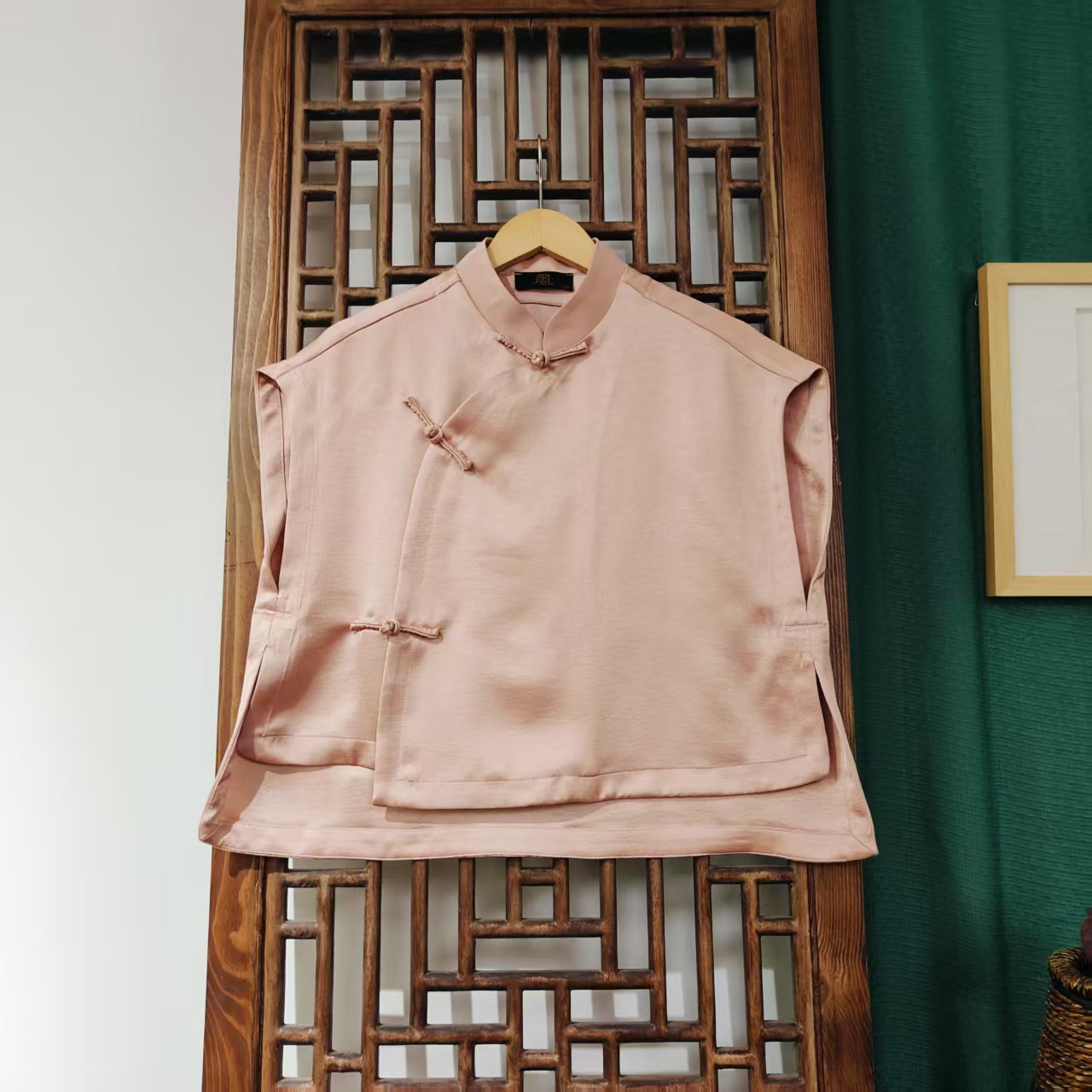 （LS597-16）凤徕兮私人定制粉色光板斜襟盘扣无袖短上衣