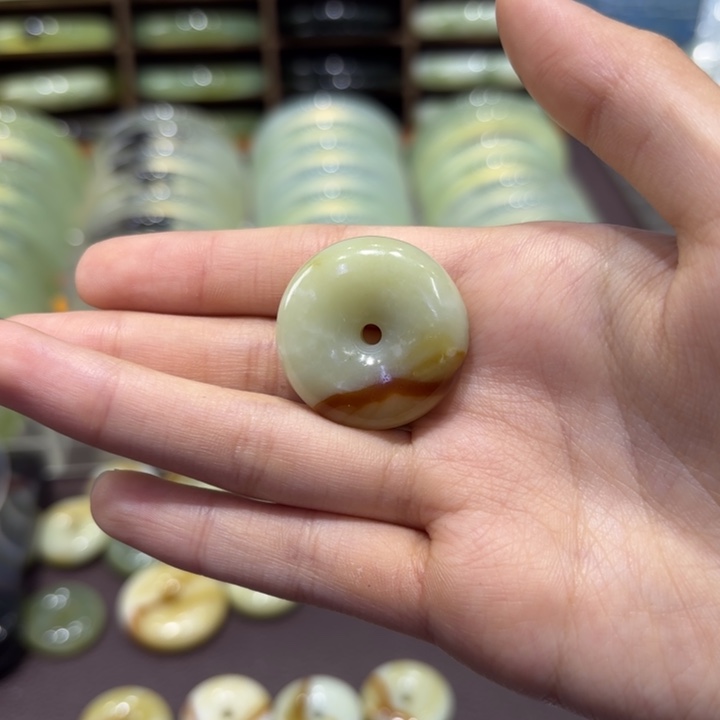 雪***儿岫玉未镶嵌手镯天然