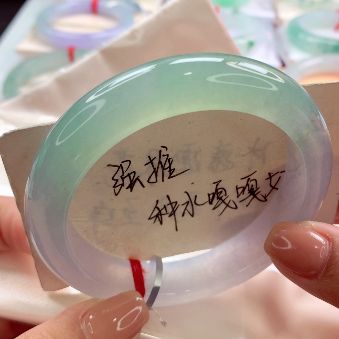翡翠手镯未镶嵌师妹
