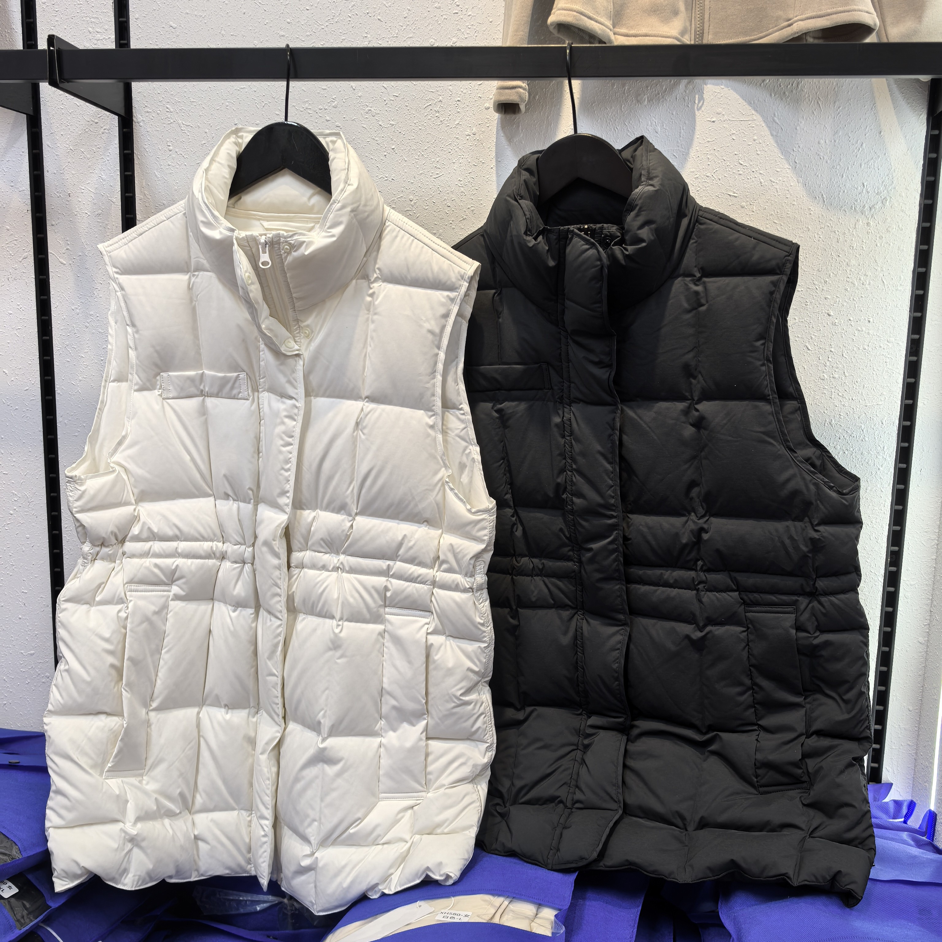 【品牌尾单42504A】90白鹅绒女士中长款收腰马甲 充绒量83～95克 