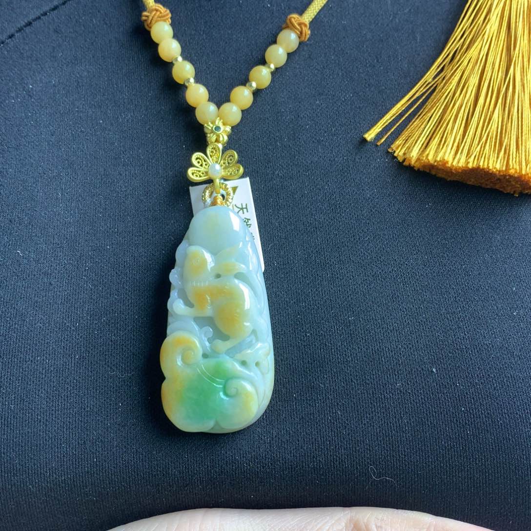 翡翠颈饰未镶嵌翡翠