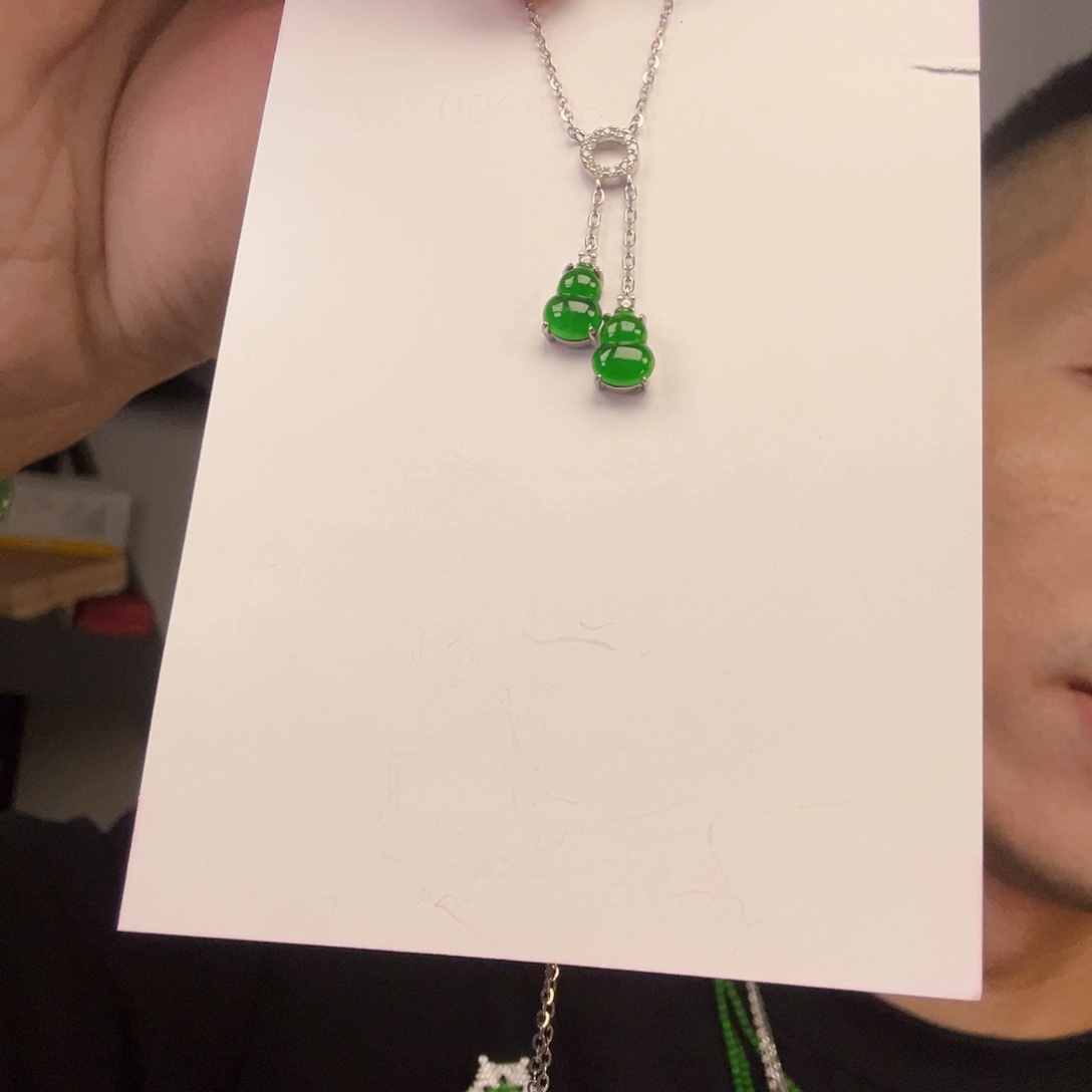 翡翠未镶嵌挂件一件