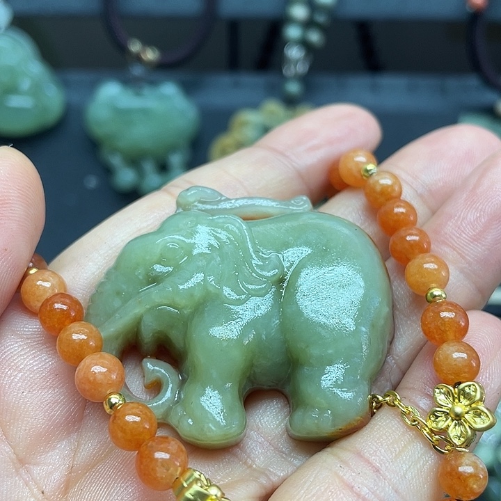 未镶嵌蛇纹石玉颈饰