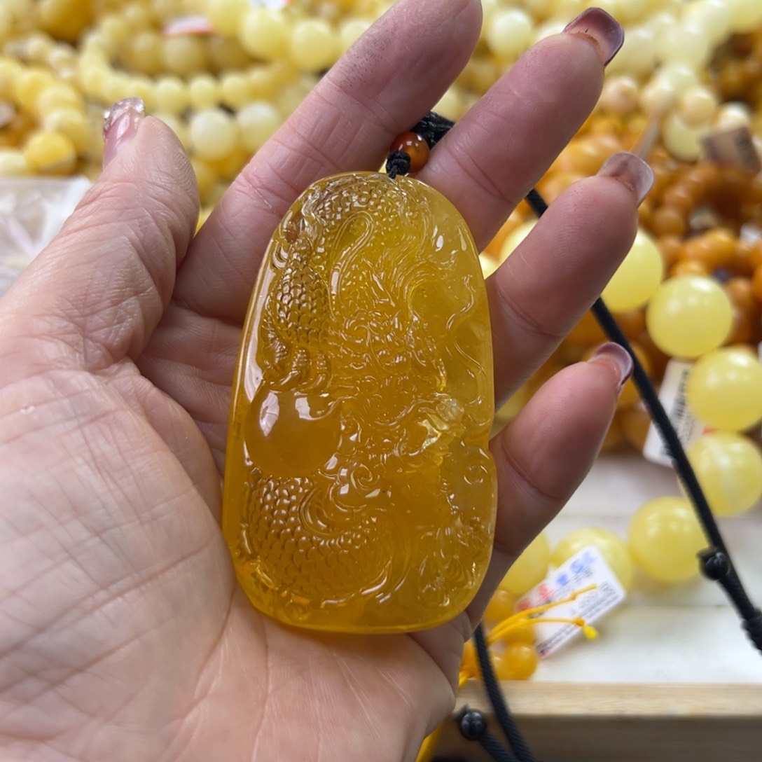 琥珀珠宝奇石未镶嵌