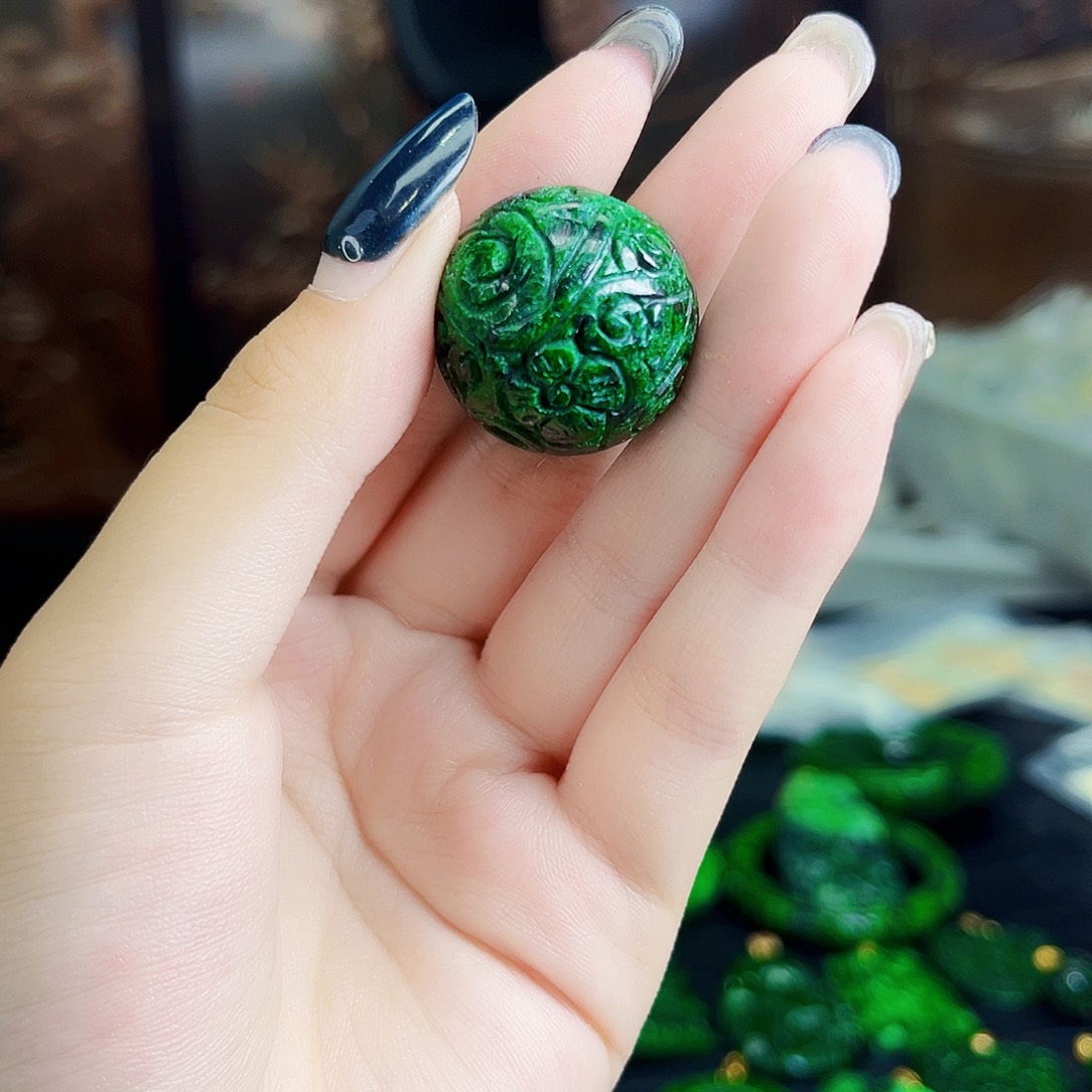 颈饰未镶嵌翡翠多样性