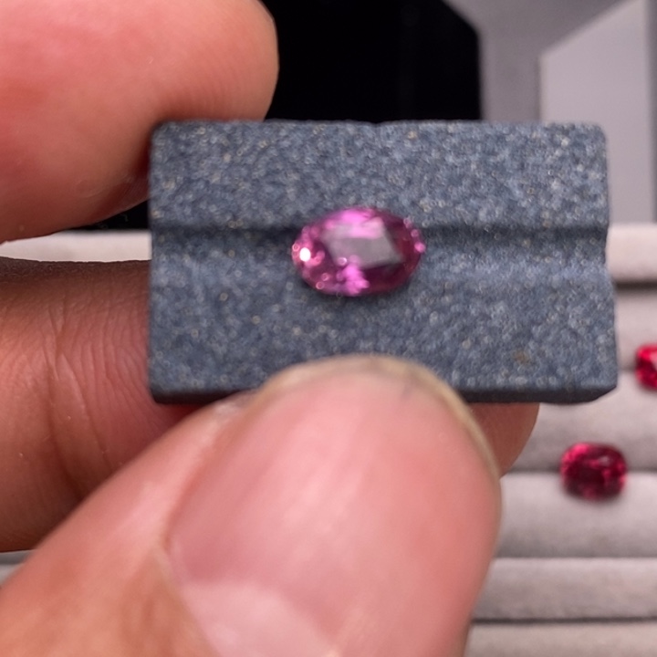 蓝宝石裸石未镶嵌