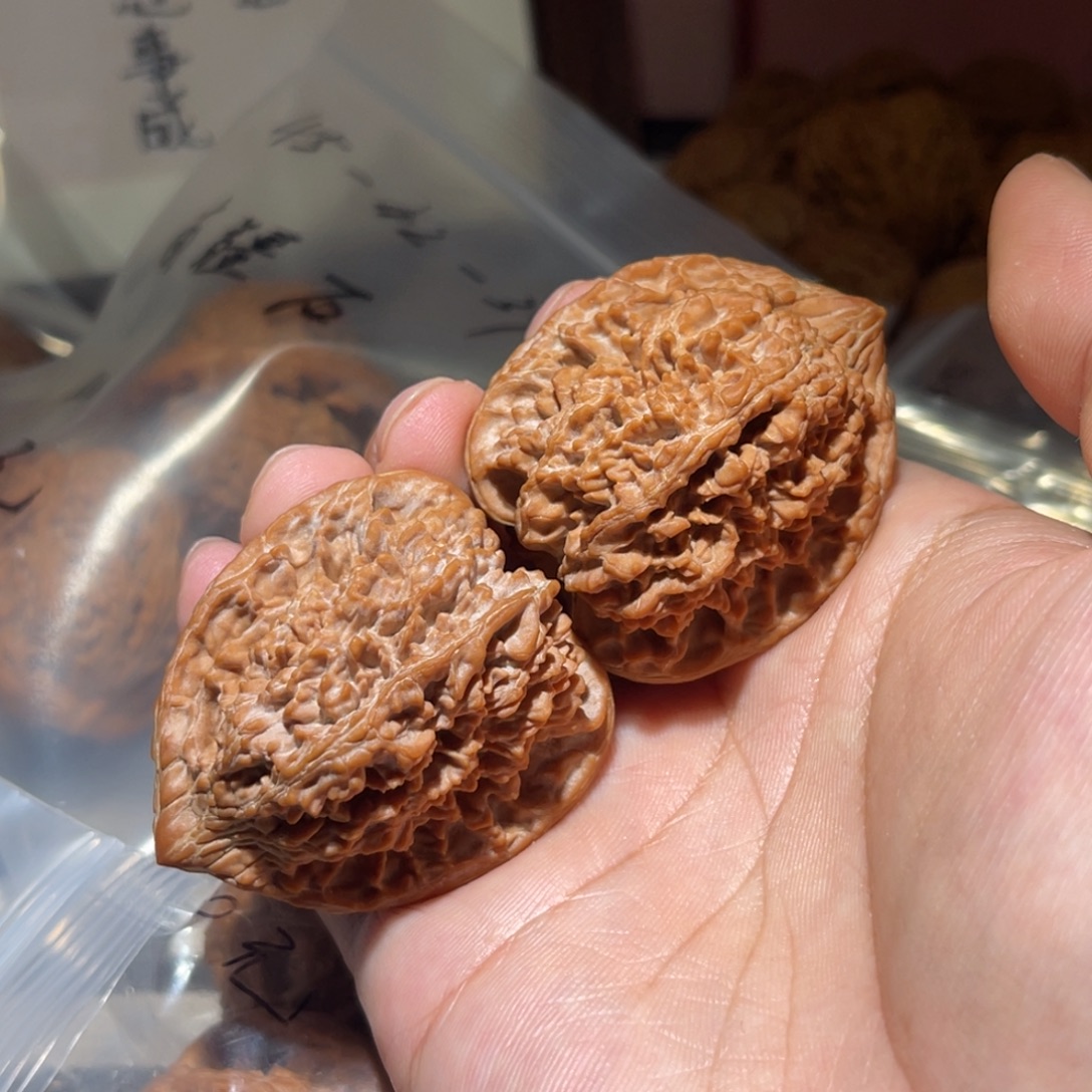 英***而文玩核桃吊坠41-42-46满天星核桃