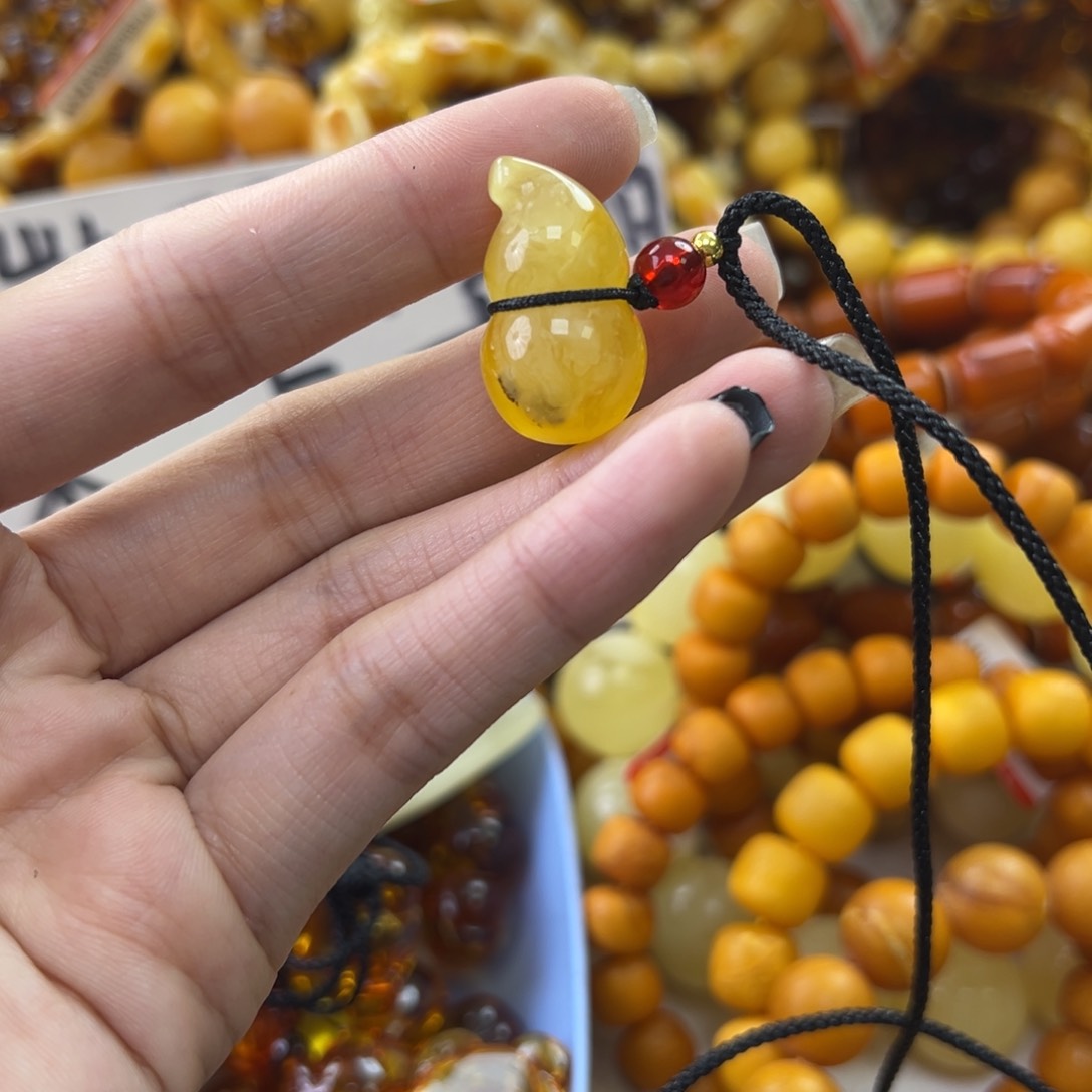 琥珀珠宝奇石未镶嵌