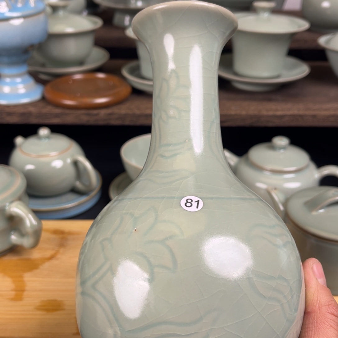 【闪购商品】瑕疵刻花鹅颈瓶微瑕