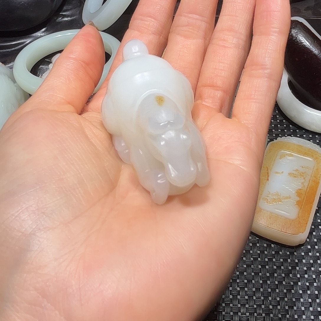 M***M和田玉未镶嵌颈饰