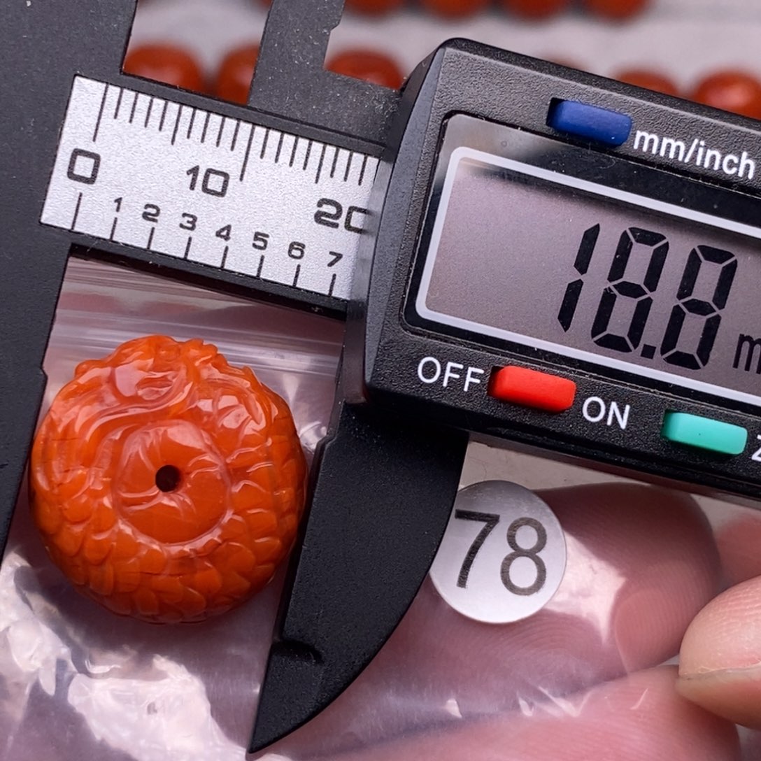 南红玛瑙未镶嵌配饰有瑕疵