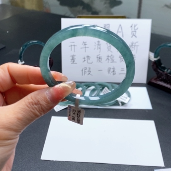 翡翠手镯未镶嵌做***光58尺寸不退换