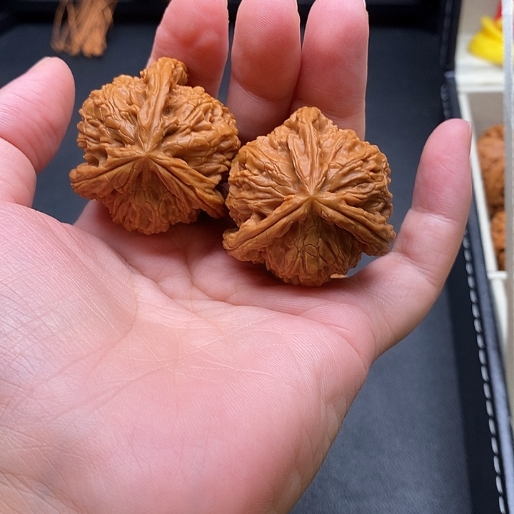 ****多文玩核桃把件白奔