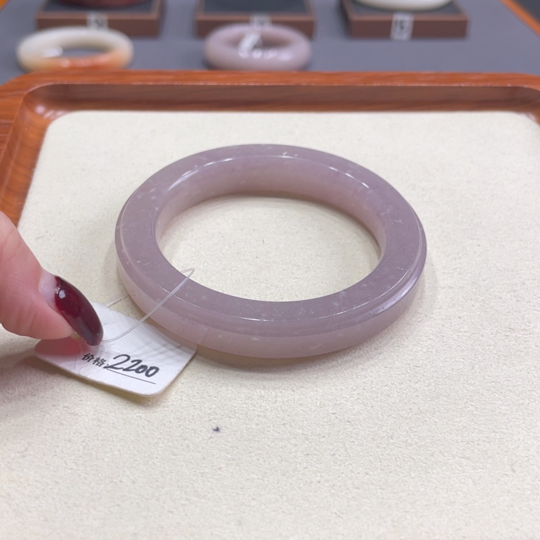 未镶嵌手镯石英质玉L****