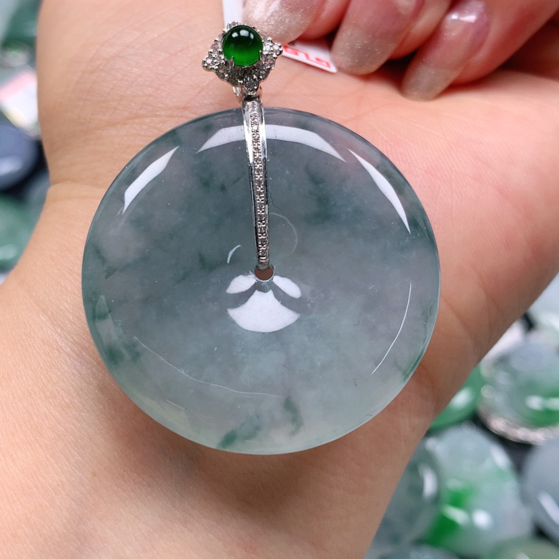 翡翠颈饰18K金镶嵌天然翡翠