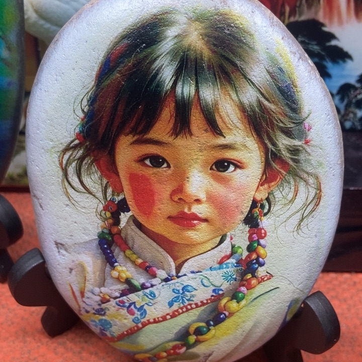 石材女孩摆件真美啊