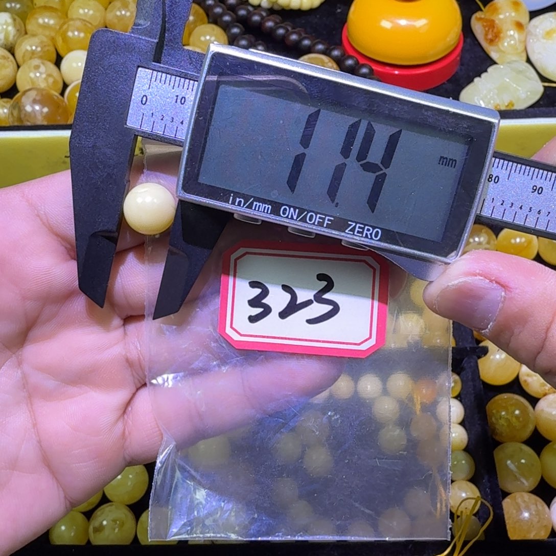 蜜蜡未镶嵌珠宝奇石