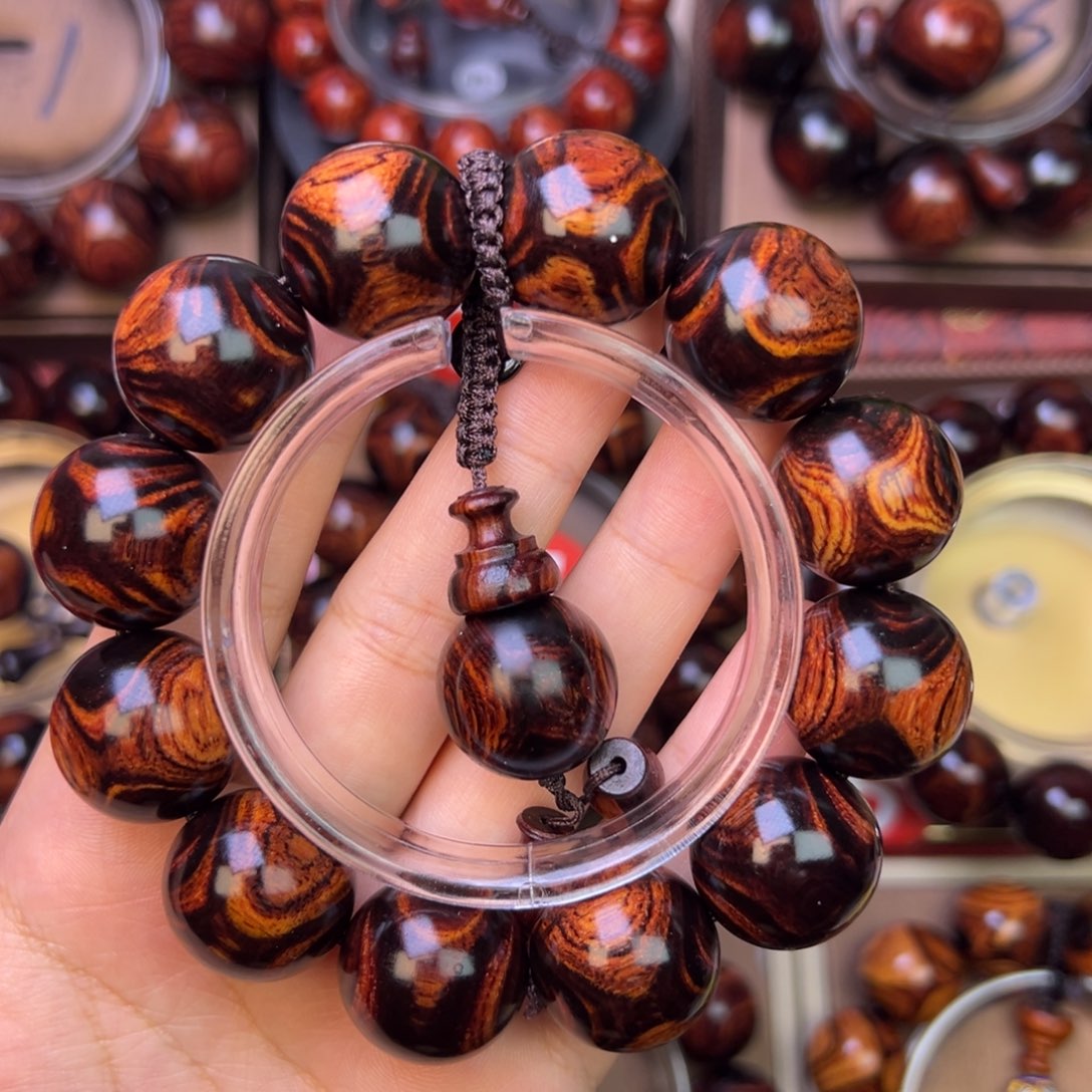 木质类黄花梨高货鬼脸对眼留疤老料