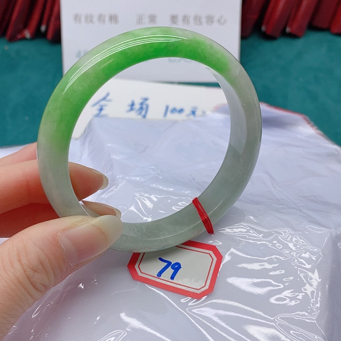 翡翠手镯未镶嵌最***天799999999